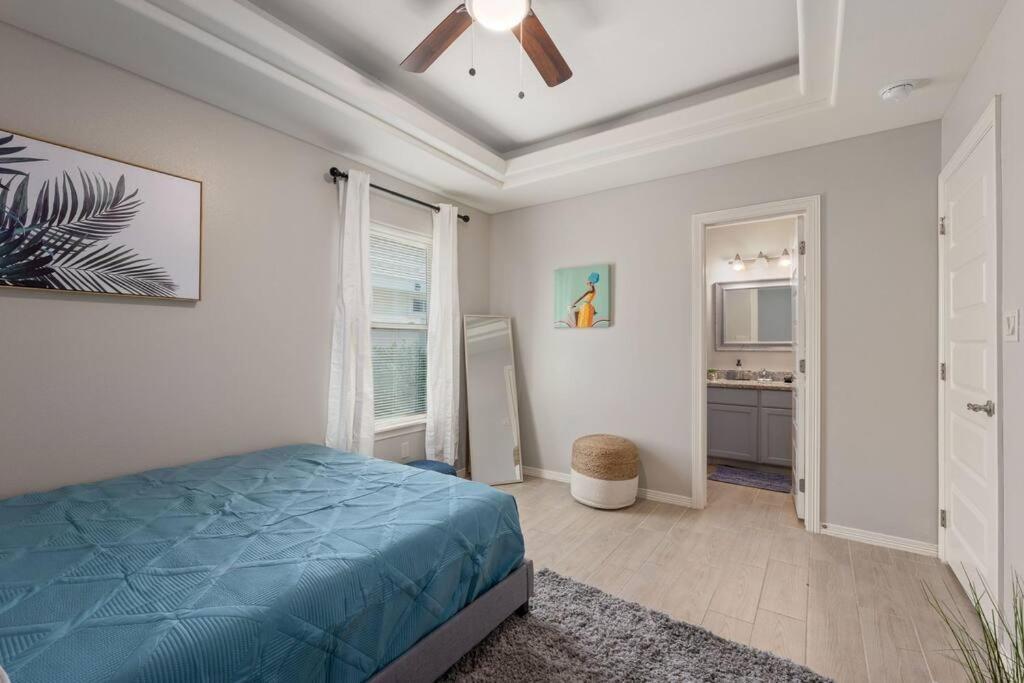 Cozy 3 Bed 2 Bath Apartment, Near Shopping Plazas, Expressway And Free Parking إدينبورغ المظهر الخارجي الصورة